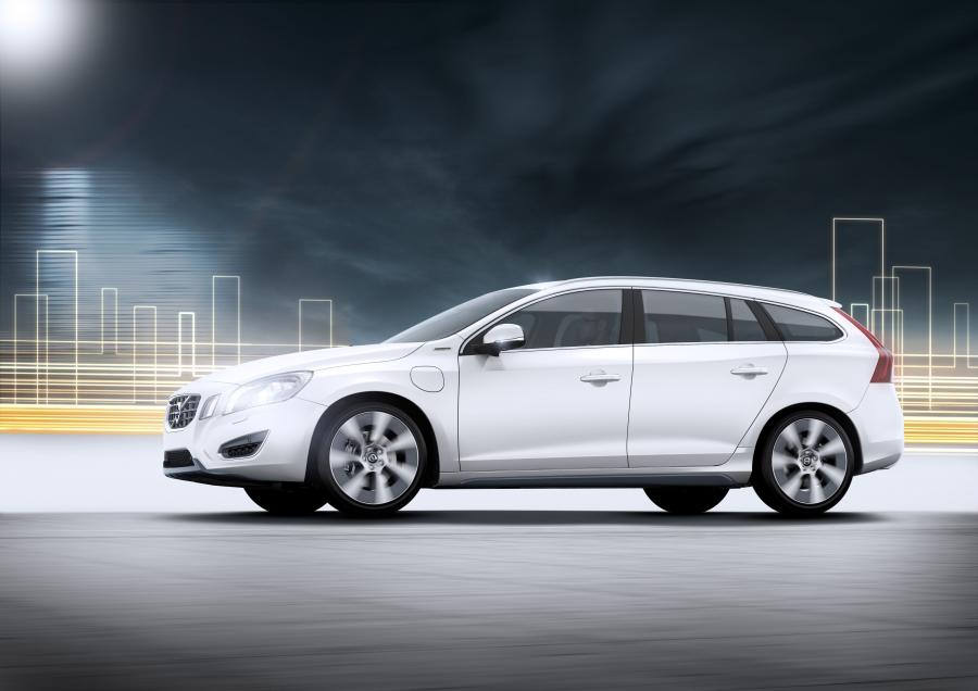  Volvo V60 Plug-in Hybrid 2011 года  (фото 36 из 68)